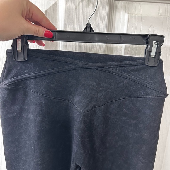 Onyx black mineral wash girlfriend legging NWT Buffbunny - Picture 5 of 5